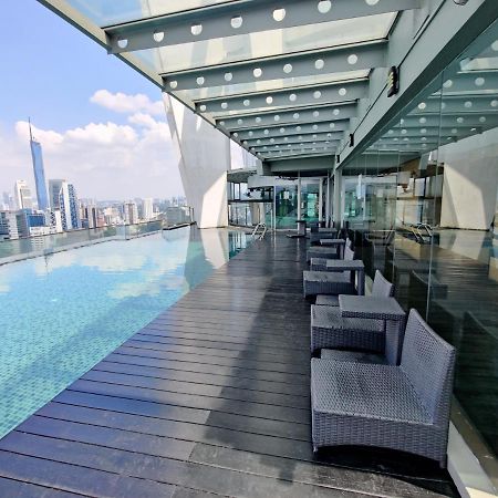 Skybed Over The Sky Hostel @Regalia Suites & Residences Kl Kuala Lumpur Buitenkant foto