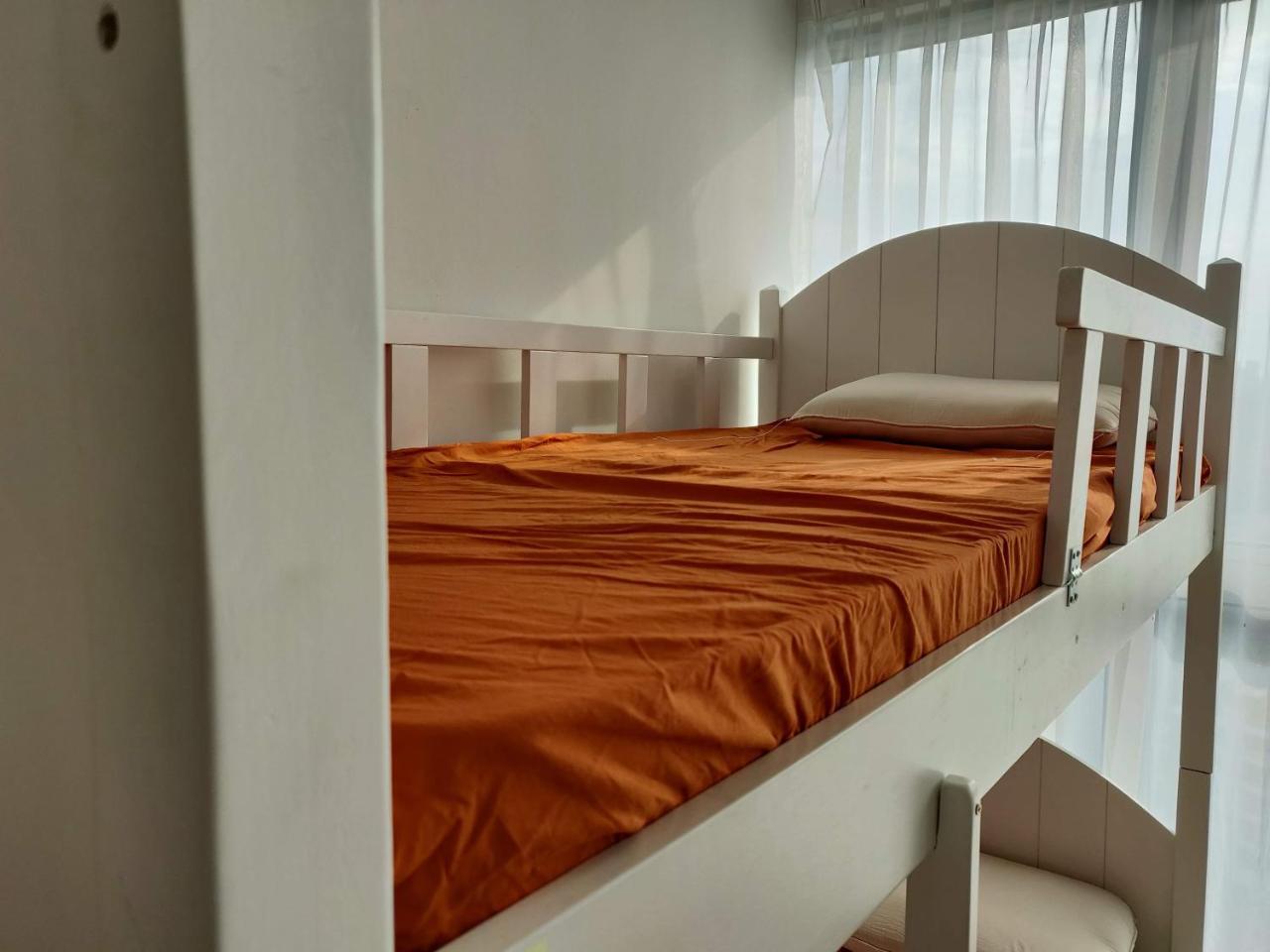 Skybed Over The Sky Hostel @Regalia Suites & Residences Kl Kuala Lumpur Buitenkant foto