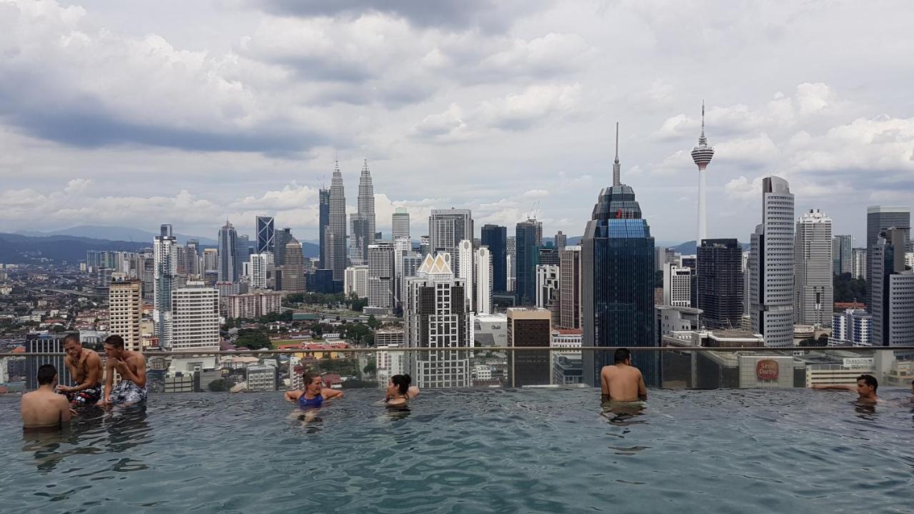 Skybed Over The Sky Hostel @Regalia Suites & Residences Kl Kuala Lumpur Buitenkant foto