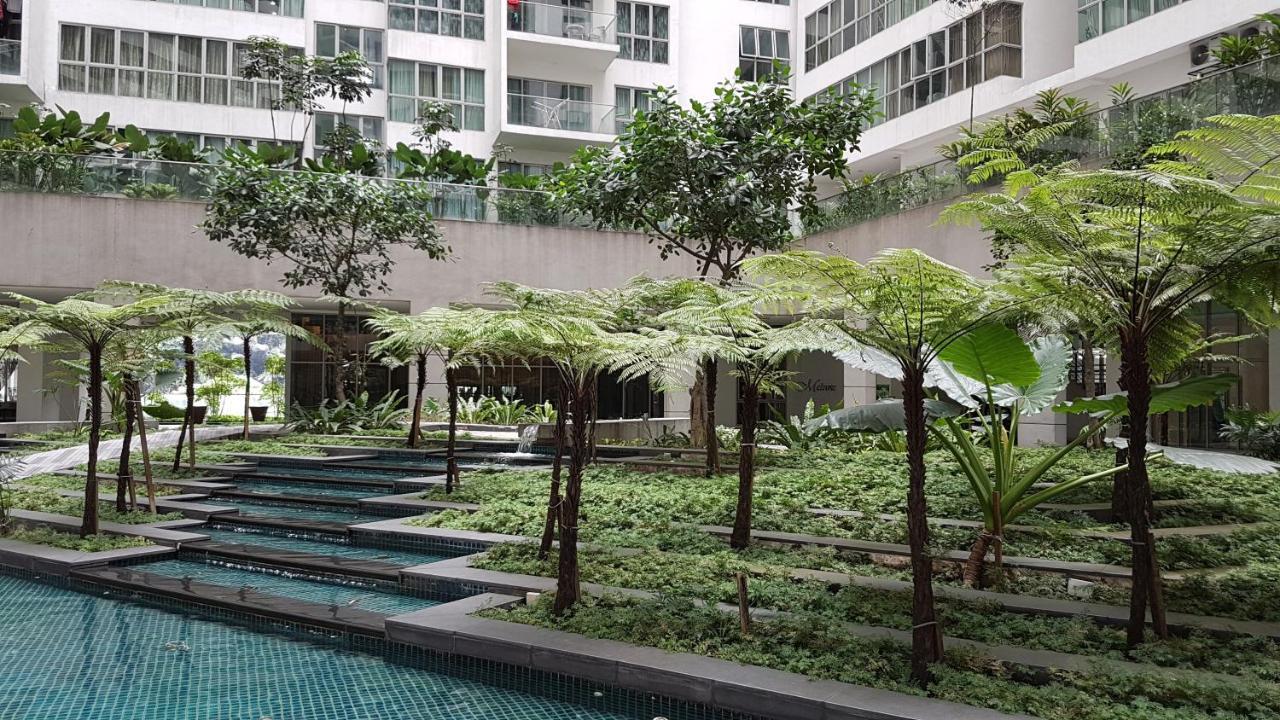 Skybed Over The Sky Hostel @Regalia Suites & Residences Kl Kuala Lumpur Buitenkant foto