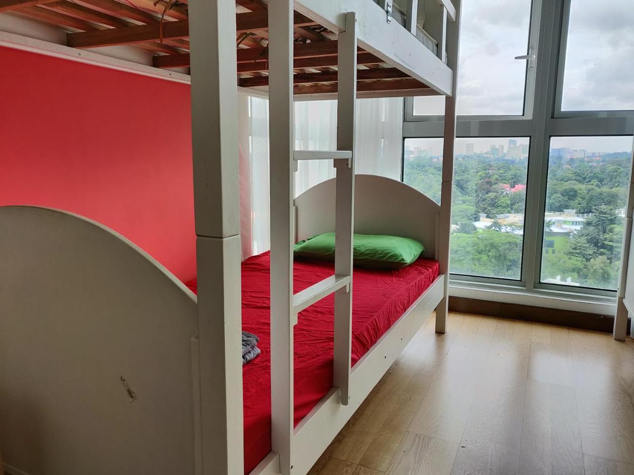Skybed Over The Sky Hostel @Regalia Suites & Residences Kl Kuala Lumpur Buitenkant foto