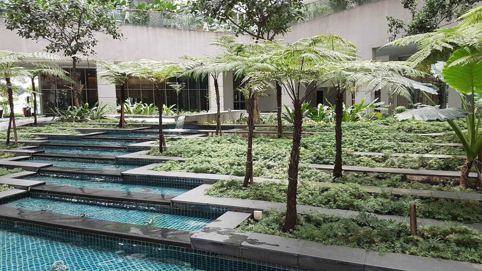 Skybed Over The Sky Hostel @Regalia Suites & Residences Kl Kuala Lumpur Buitenkant foto